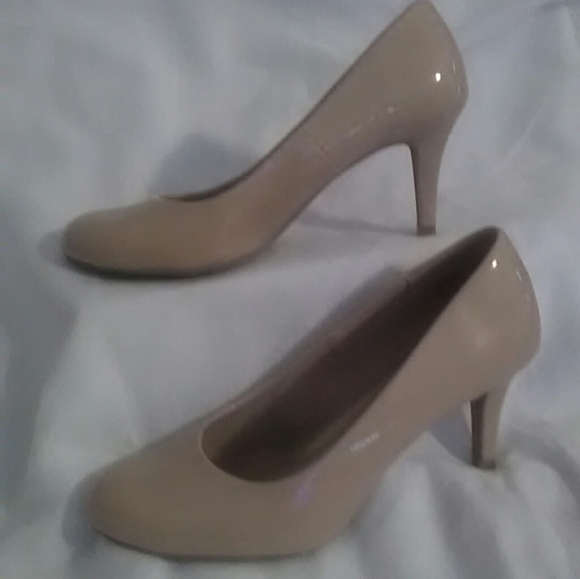 SHOES - Picture 3 of 4